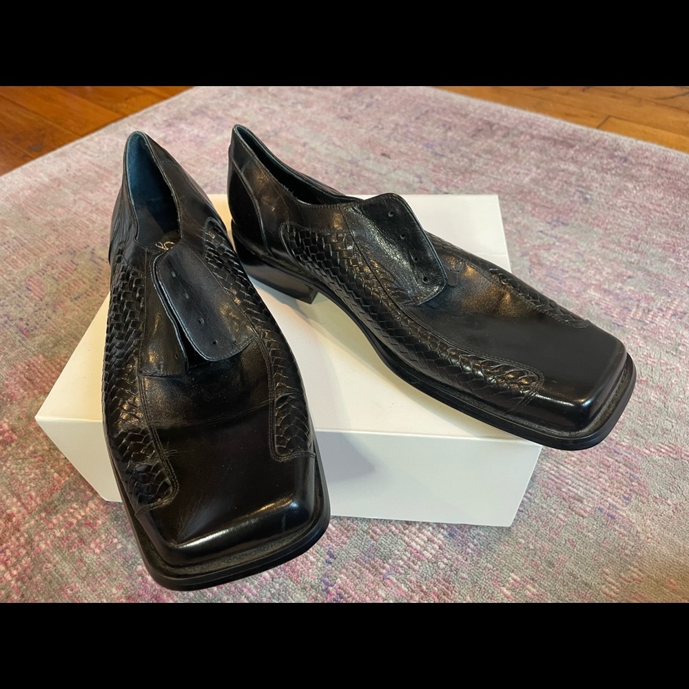 Veep Cudio, Giovanni Styled in Italy. Mens Leather woven, square toed Shoes